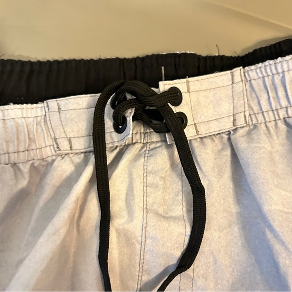 Men’s swim trunks  Caribbean style, blue  and gray UV Protected - Picture 4 of 4